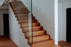 wir-stehen-auf-keller-treppen-10