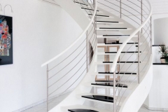 wir-stehen-auf-keller-treppen-4