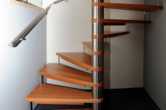 wir-stehen-auf-keller-treppen-7