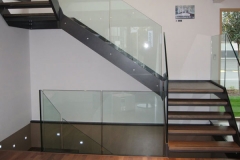 wir-stehen-auf-keller-treppen-8