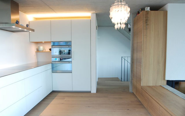 Auch Kühl- und Gefrierschrank komfortabel elektrisch öffnen