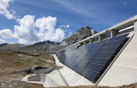 Grösste alpine Solaranlage der Schweiz vollständig in Betrieb
