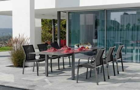 Gartenmöbel -Trendfarbe «Living Coral»
