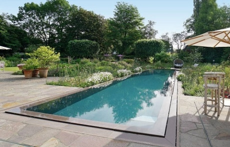 Puristischer Pool